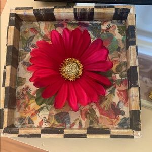 Mac Kinsey Child Inspired shelf sitter